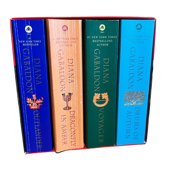 Outlander 4 Boxed Set: Outlander, Dragonfly in Amber, Voyager, Drums of Autumn - Picture 3 of 3